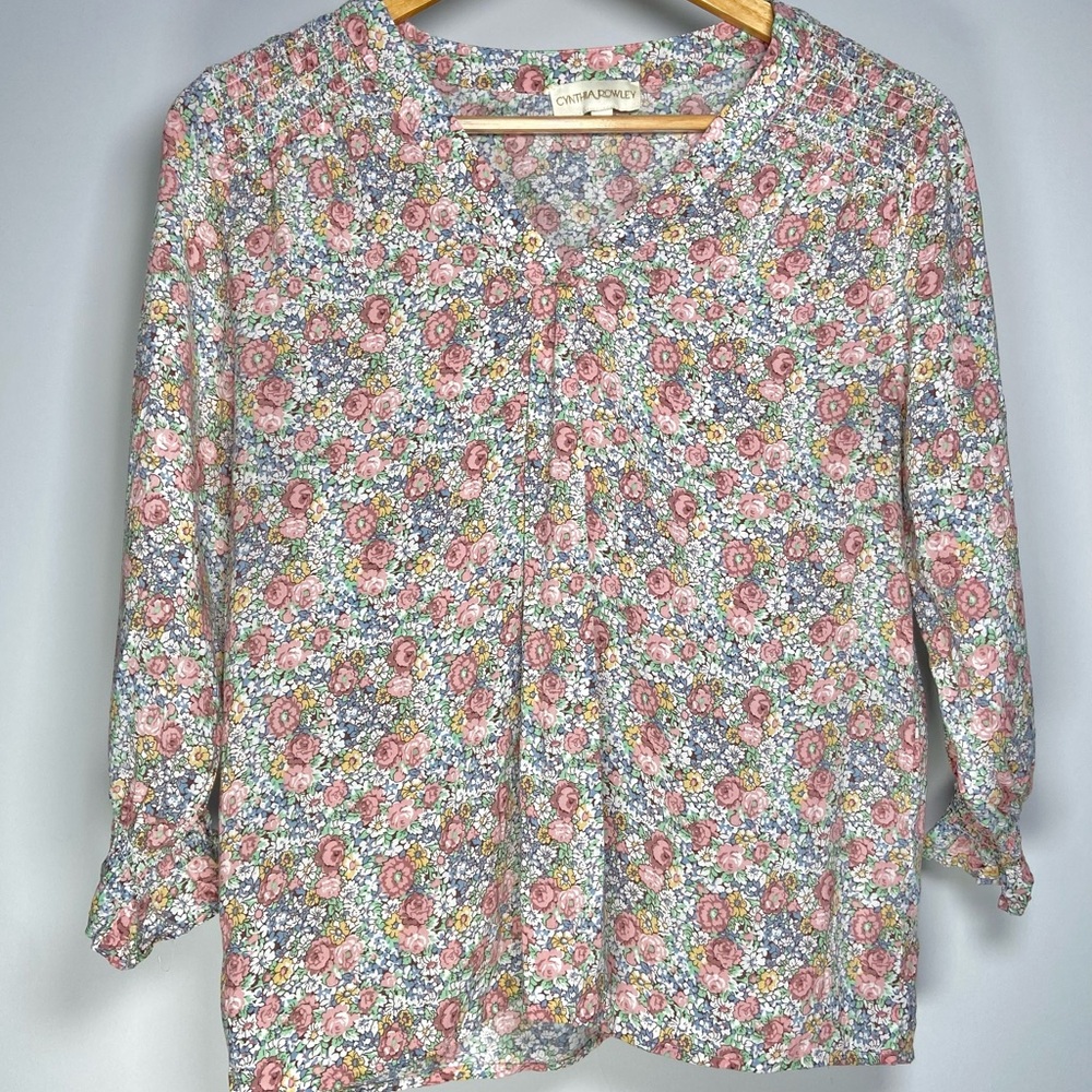 Cynthia Rowley Floral Blouse V Neck Spring Petal Pink Mauve Cottagecore Size M